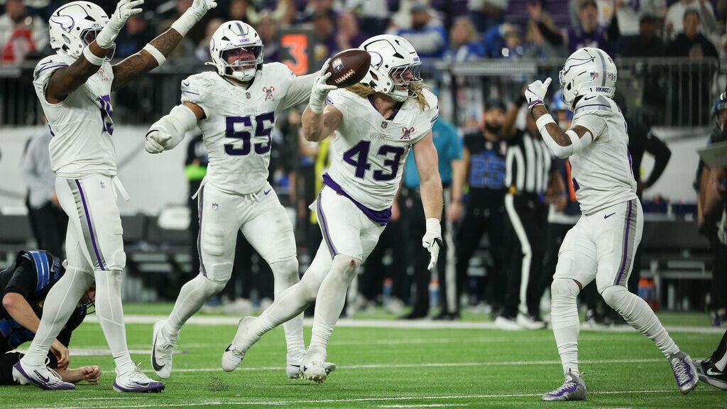 Vikings dominate Lions despite woeful passing game