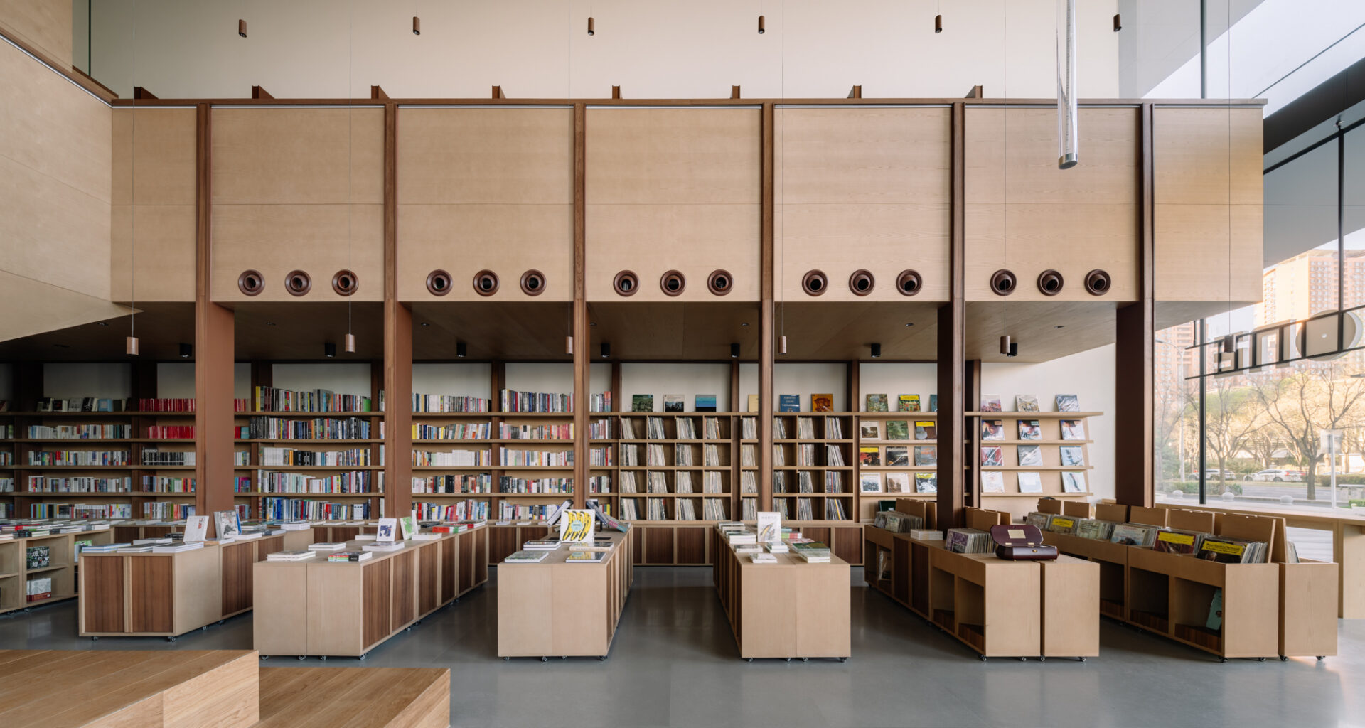 PAGEONE – Vinyl Concept POLPAS / llLab.