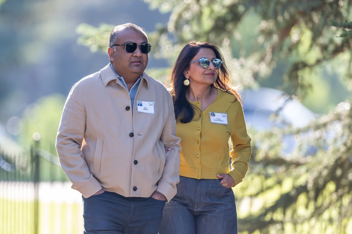 Americans Are Watching Fewer New Shows, More Free TV - Bloomberg.com