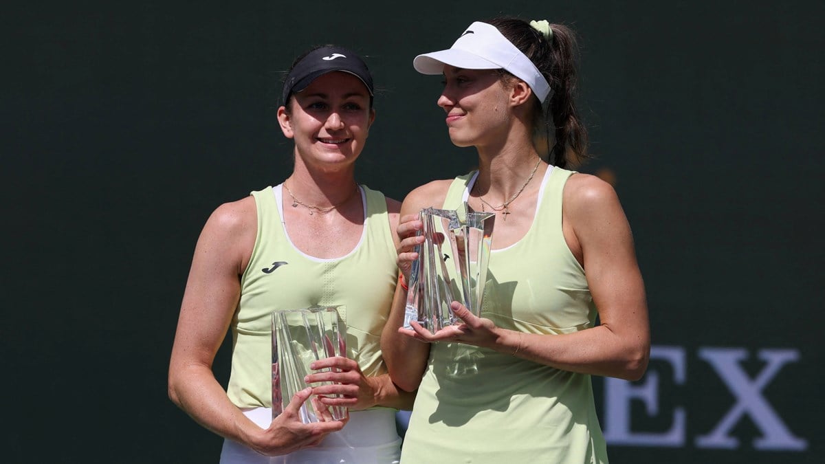 2025-Olivia-Nicholls-Tereza-Mihalikova-Indian-Wells-runners-up.jpg
