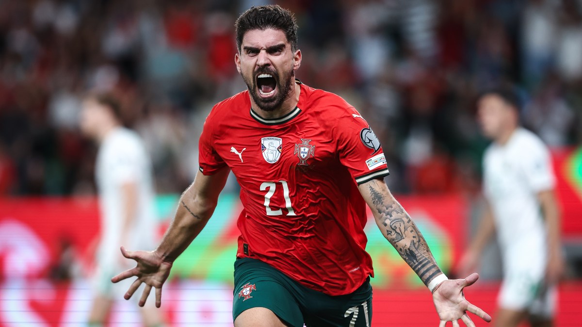 Ruben Neves wants Premier League return with Manchester United on alert