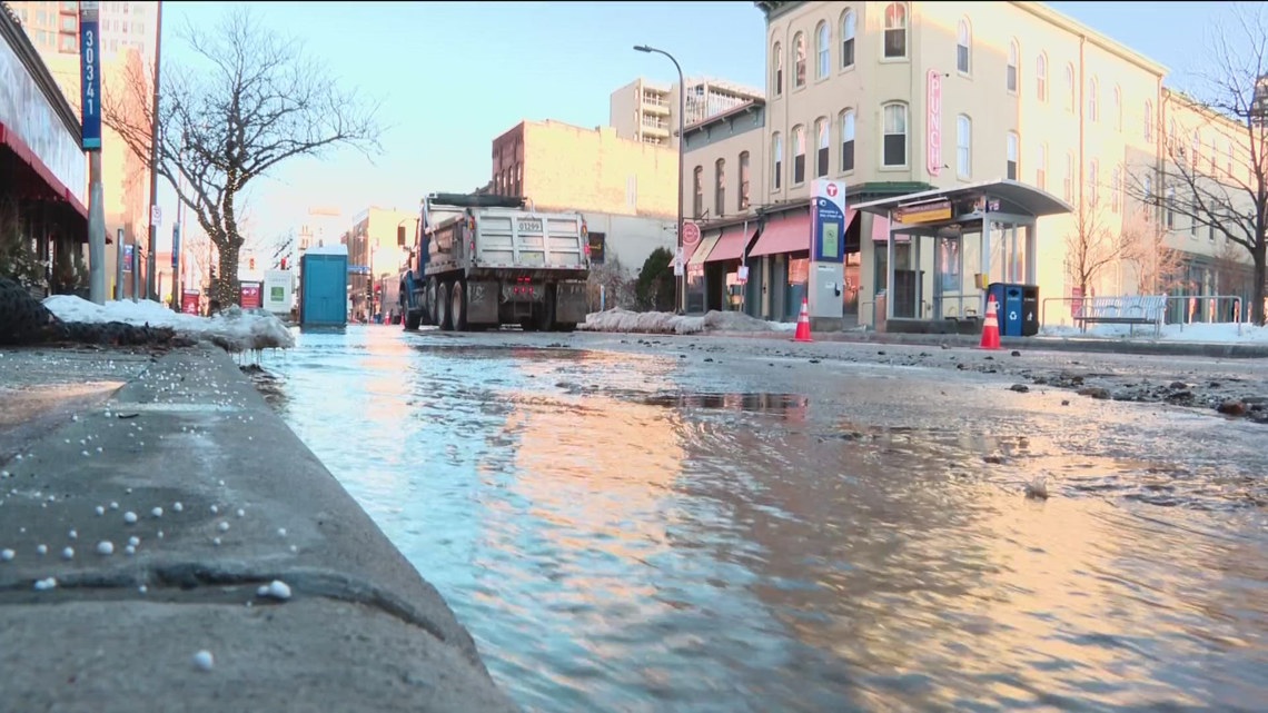 Businesses and residences without water after water main break in NE Minneapolis