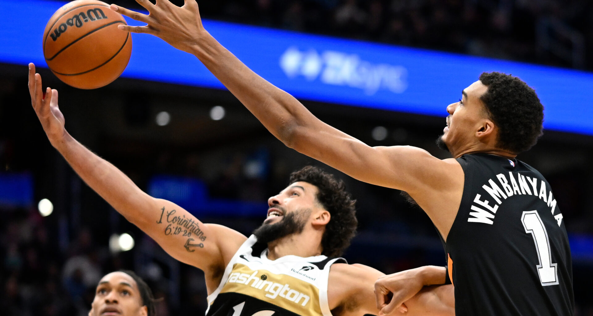 Fox scores 27, leads Spurs to 124-113 win over Wizards