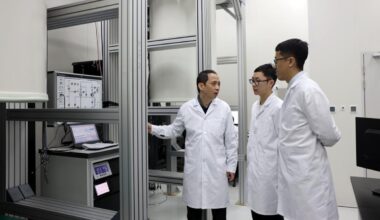 Zhu Xiaobo (first from left), professor at the University of Science and Technology of China and chief scientist of the
