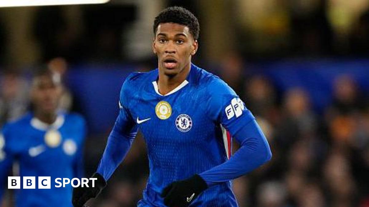 Josh Acheampong running in the match against Barcelona