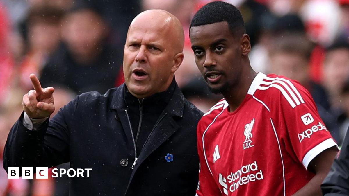 Liverpool manager Arne Slot and striker Alexander Isak