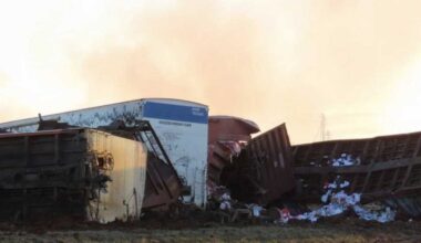 Train derails at least 20 cars in Todd County, Kentucky