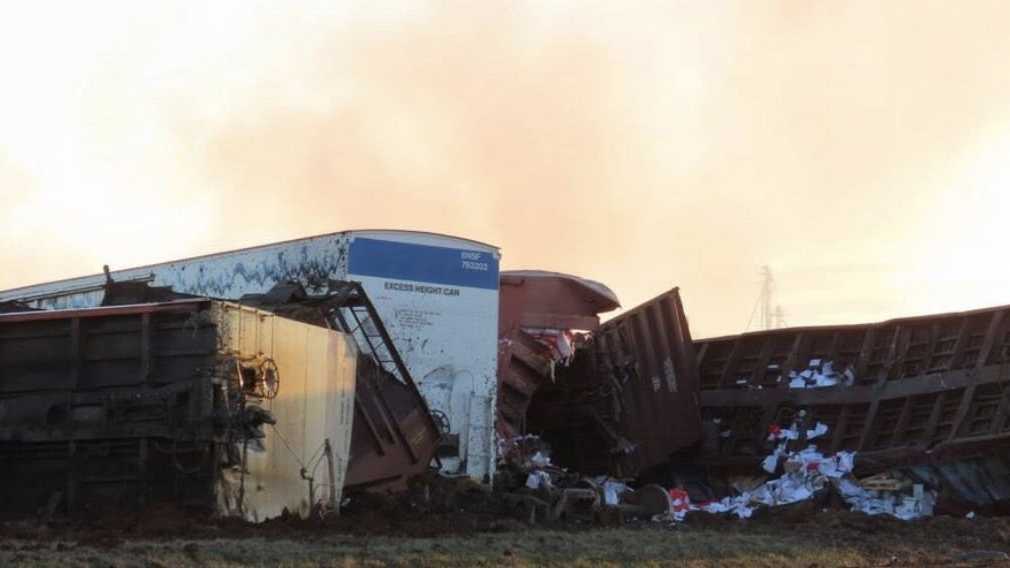 Train derails at least 20 cars in Todd County, Kentucky