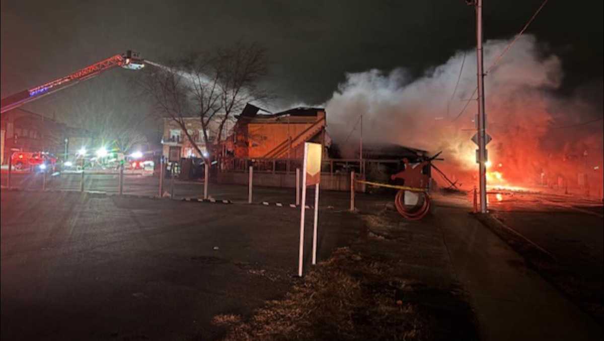 Massive fire erupts at Cluckers in Jeffersonville