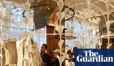 The K-shaped Christmas: wealthy few drive holiday spending splurge while many struggle to get by | US economy