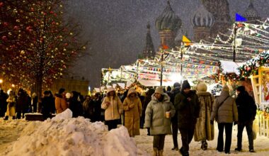 Russia's Consumers Hit the Brakes As Strain Shows in Wartime Economy