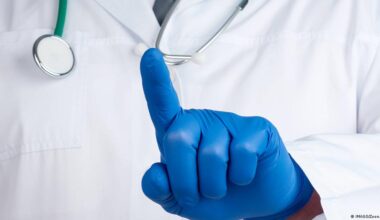 More people lack health care, aid group says – DW – 12/12/2025