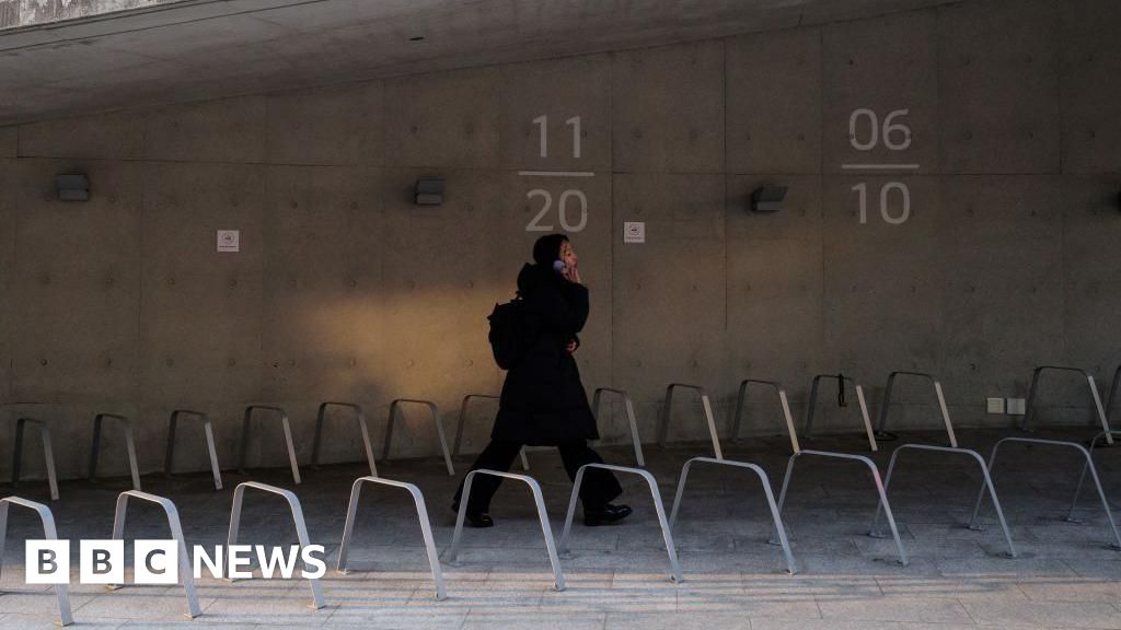 Government developing app showing real-time location of stalkers