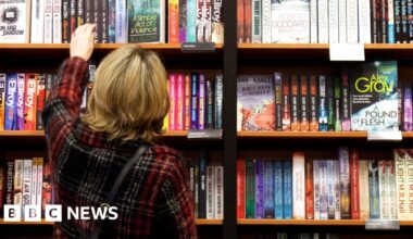 Waterstones would sell books written by AI, says chain's boss