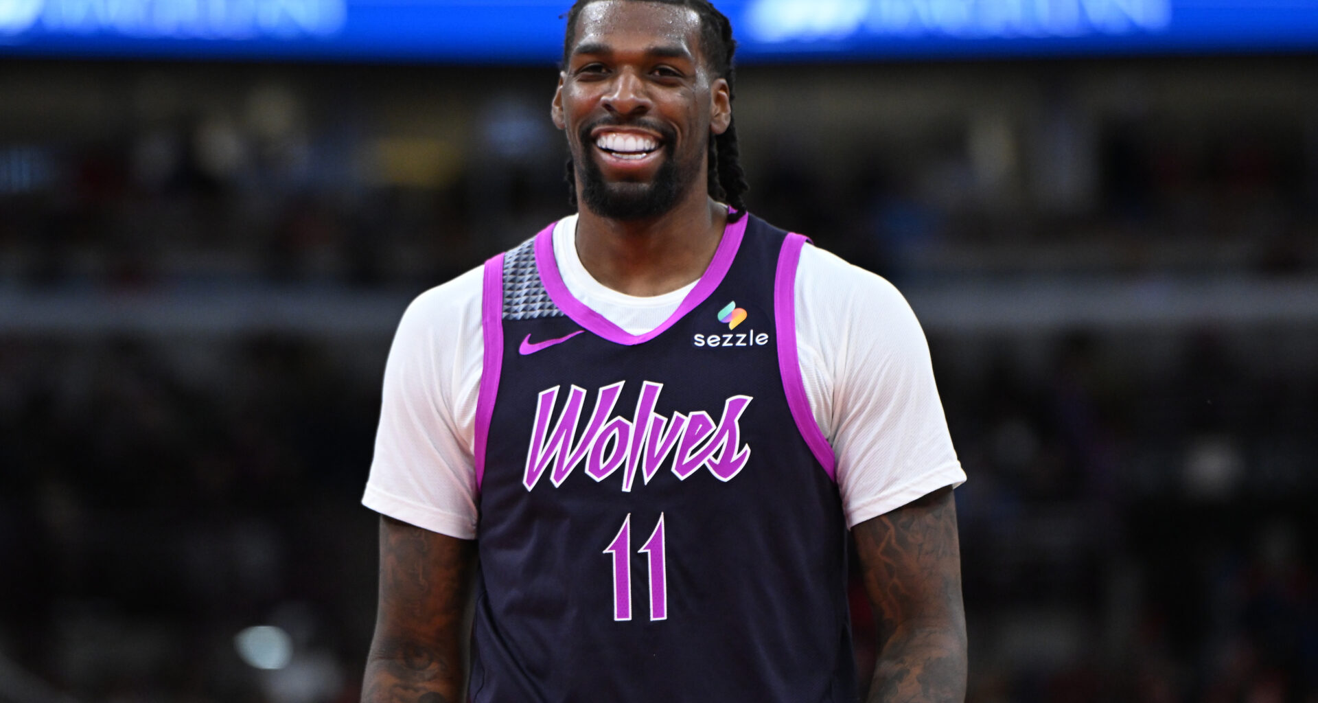 Reid scores 33 points, T-Wolves rout Bulls 136-101 after Chicago loses White, Giddey to injuries