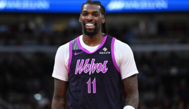 Reid scores 33 points, T-Wolves rout Bulls 136-101 after Chicago loses White, Giddey to injuries