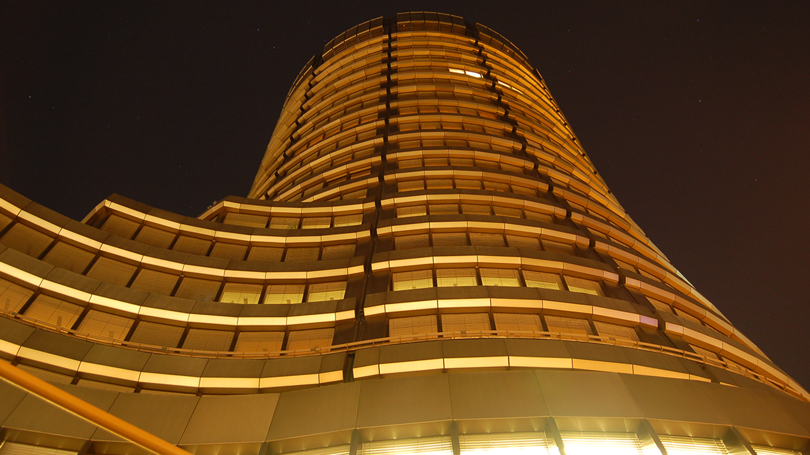 A top-level warning of heightened global financial risks