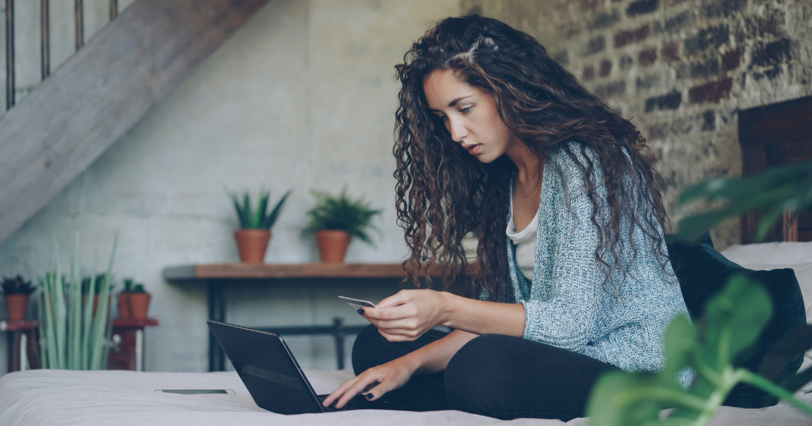 7 silent signs someone is struggling financially but hiding it from everyone – VegOut