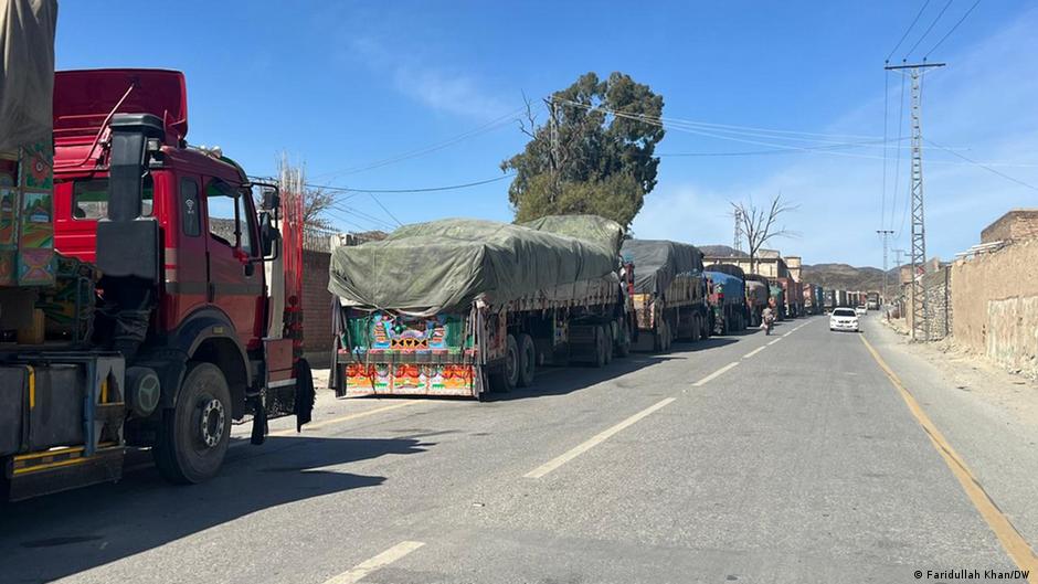 Afghan drug shortage looms as Taliban ban Pakistani imports – DW – 12/06/2025