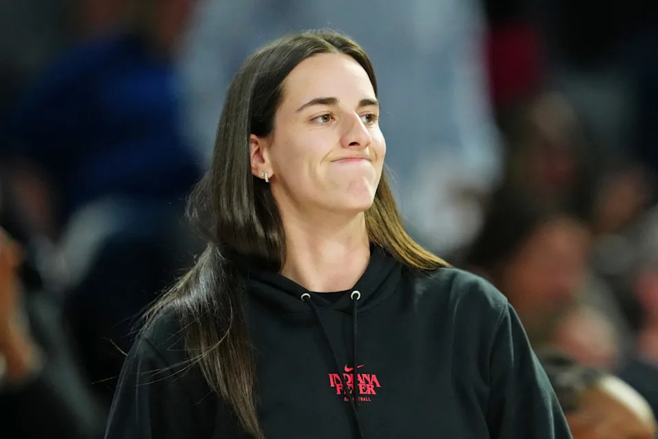 Indiana Fever guard Caitlin Clark reacts from the bench after a play made by the Las Vegas Aces.© Stephen R&period; Sylvanie-Imagn Images
