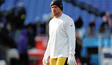 T.J. Watt spotted at Steelers facility; Tristan Jarry already injured for Oilers