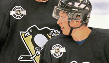 While passing Mario Lemieux, Sidney Crosby paid an ultimate tribute