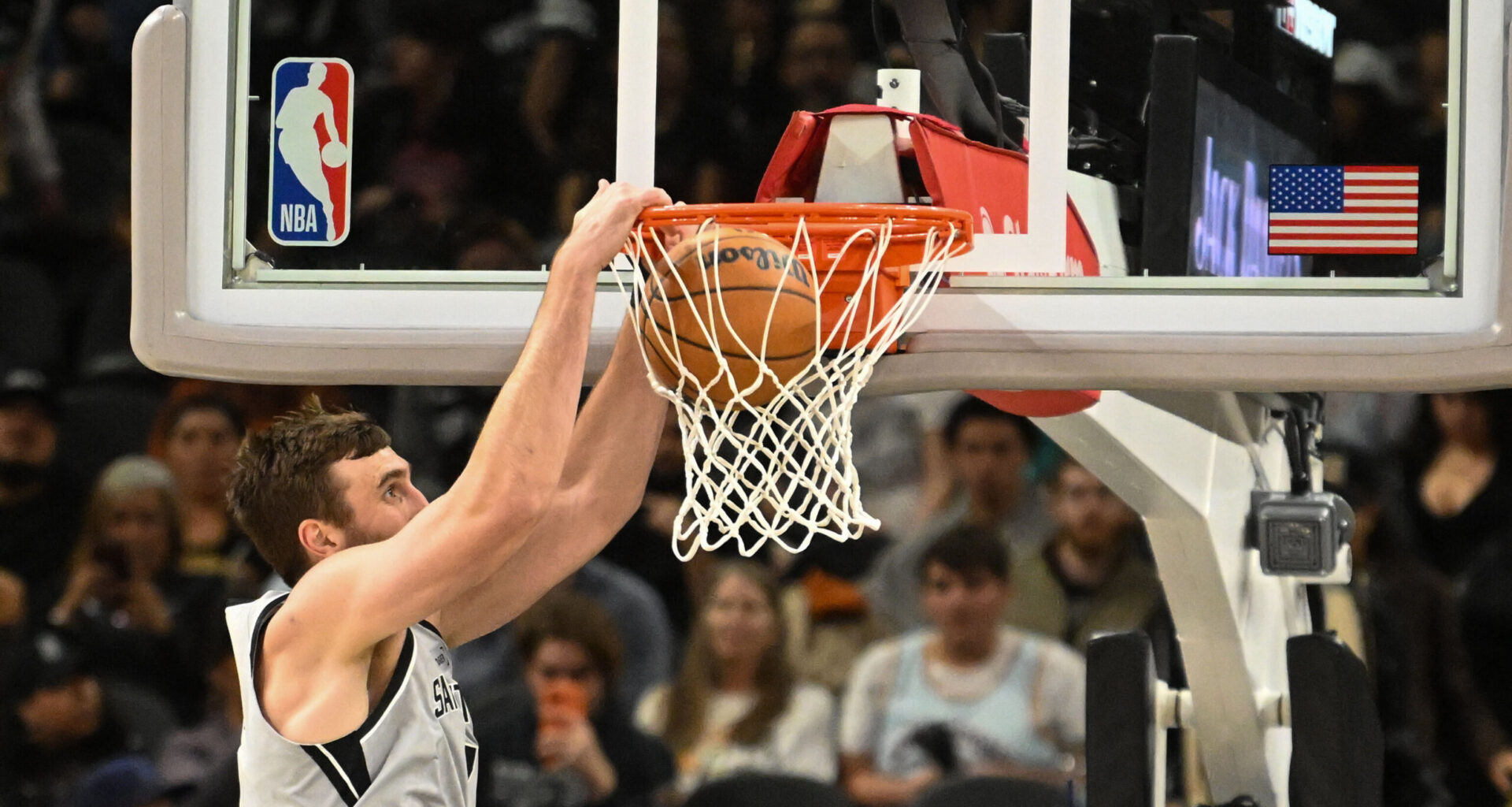 Spurs rebound from NBA Cup loss to beat Wizards 119-94