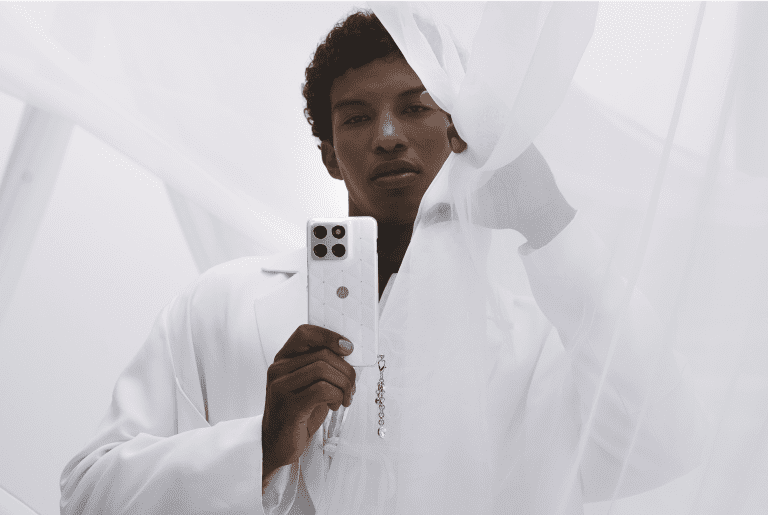 Global Blog | Motorola debuts exclusive special edition Pantone Color of the Year 2026 motorola edge 70, embellished with crystals by Swarovski