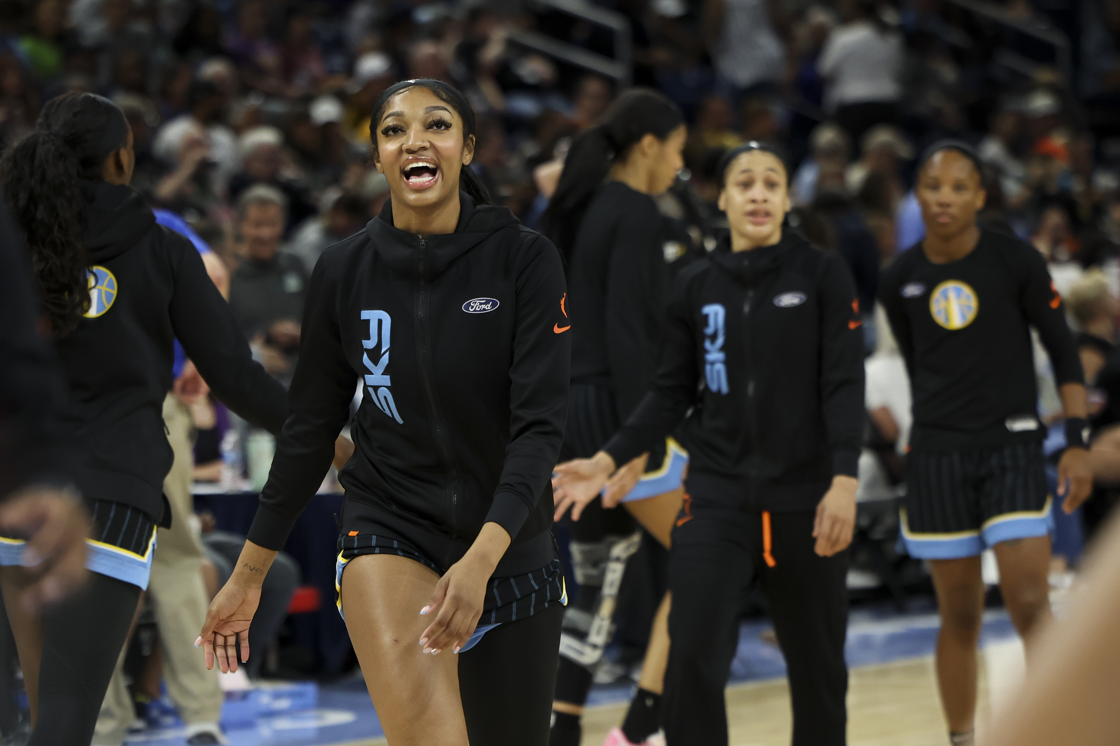 Chicago Sky forward Angel Reese warms up before the game...
