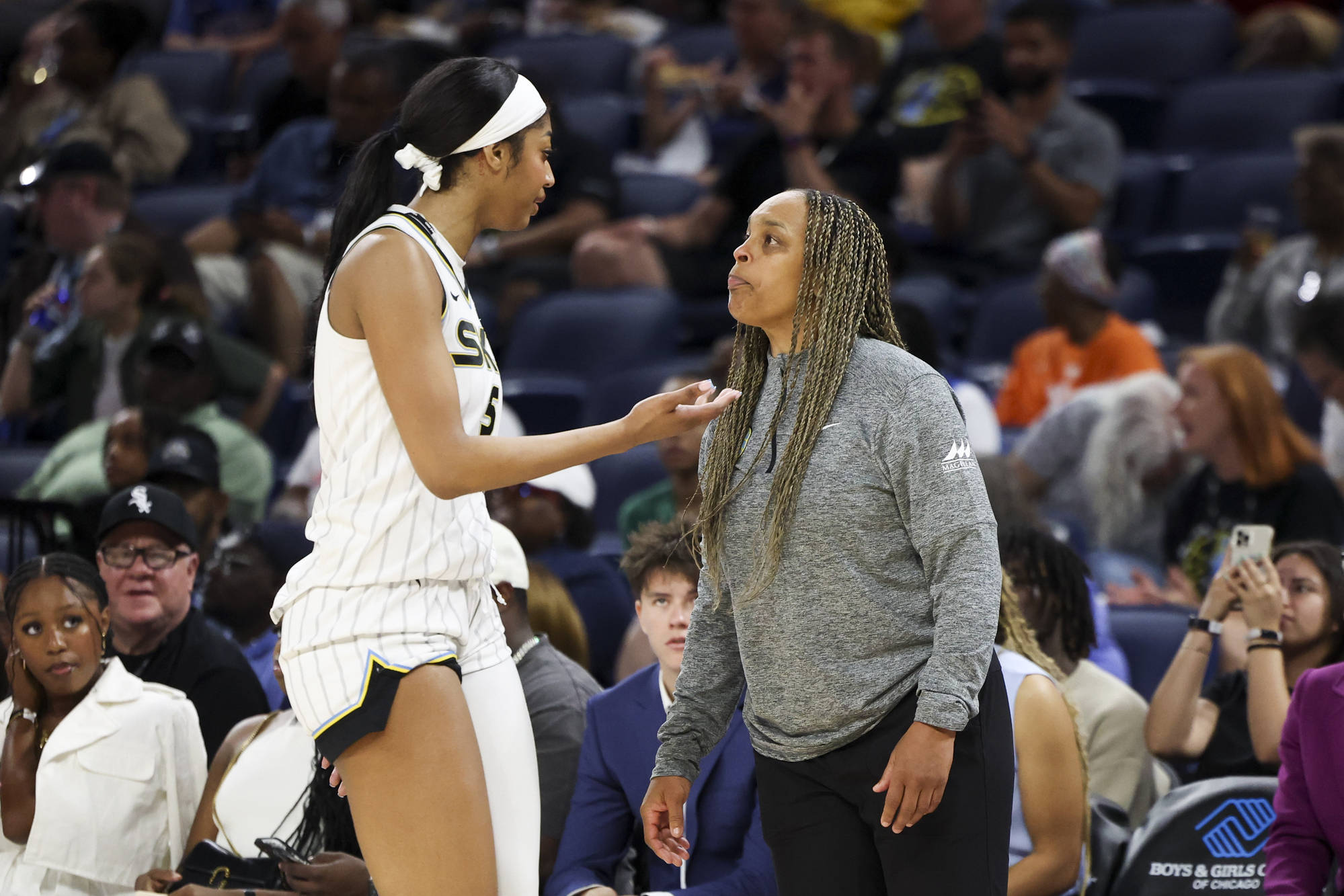 Chicago Sky Head Coach Teresa Weatherspoon speaks to Chicago Sky...