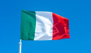 Italy demands €4.5 billion from banks to cut its deficit