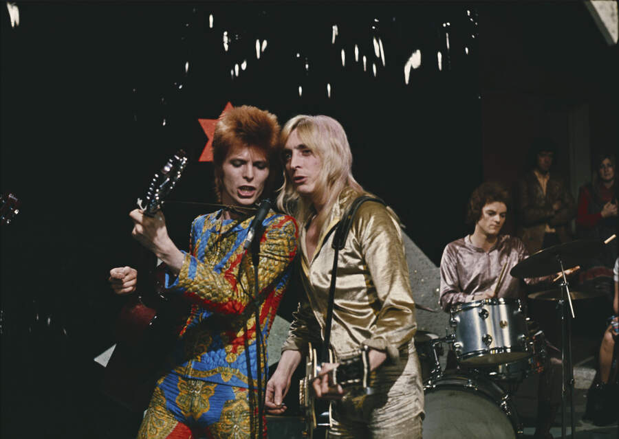 David Bowie performing as Ziggy Stardust, with Trevor Bolder and Mick Ronson, on the Granada TV series Lift Off