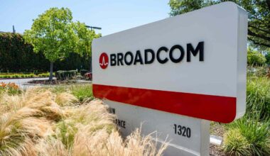 Broadcom's AI Business Is Growing Fast. Here's Why the Stock Is Tanking Anyway.