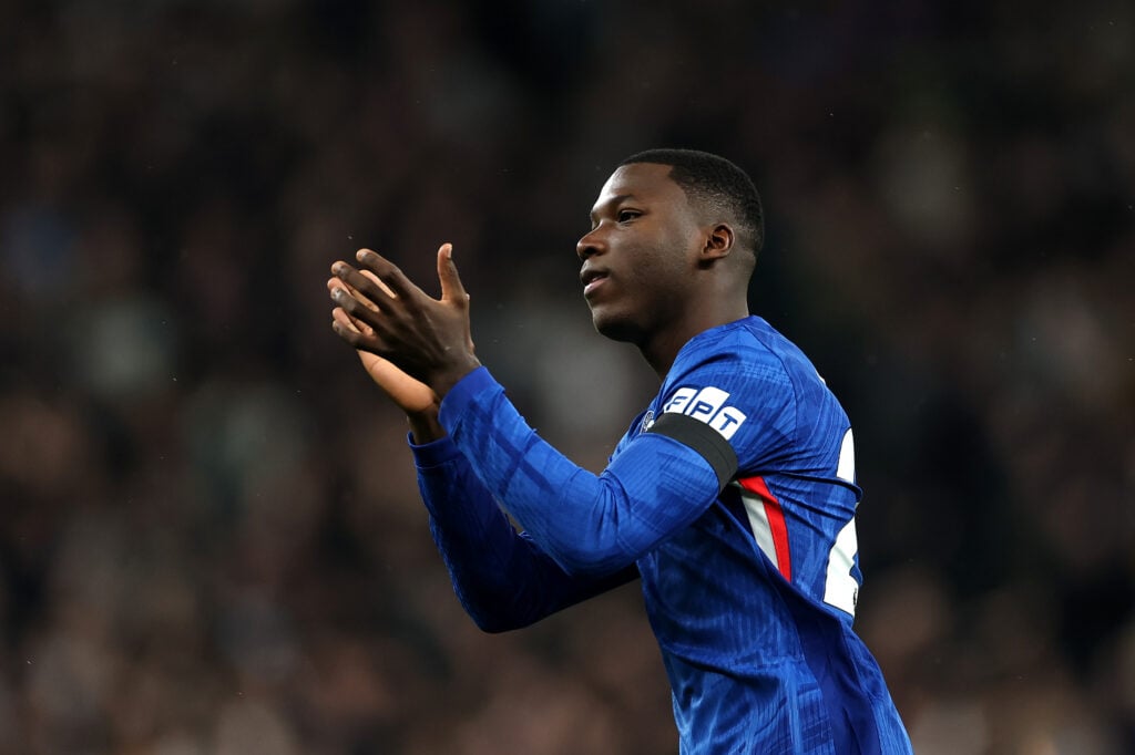 Chelsea midfielder Moises Caicedo clapping