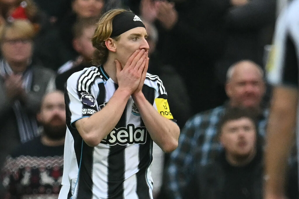 Anthony Gordon reacts after missing a chance during Newcastle United vs Chelsea.