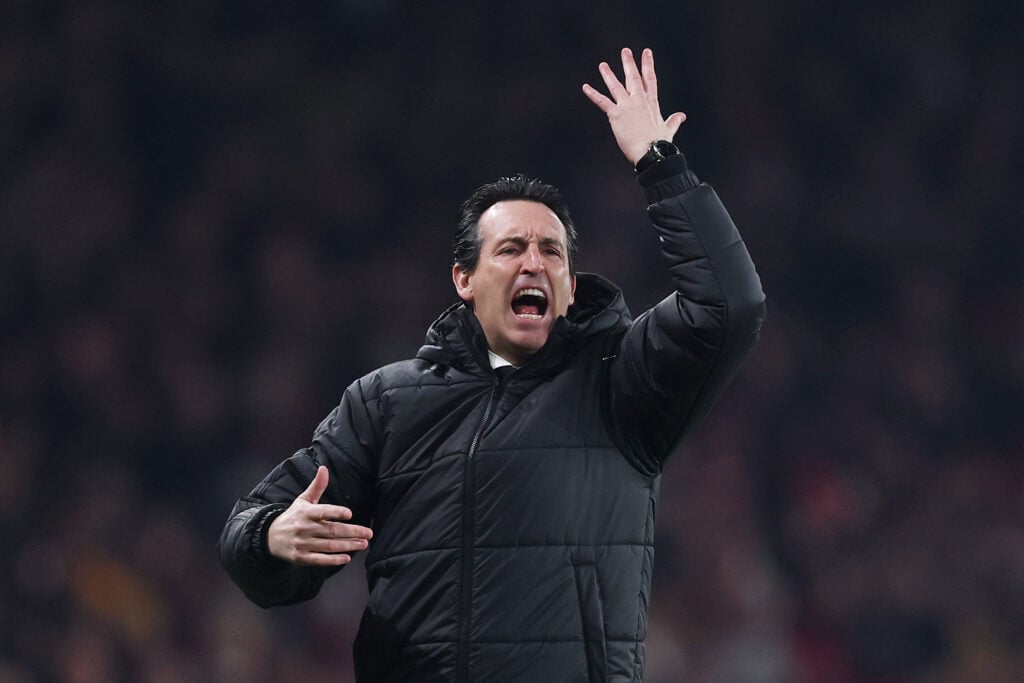 Unai Emery reacts during Arsenal vs Aston Villa