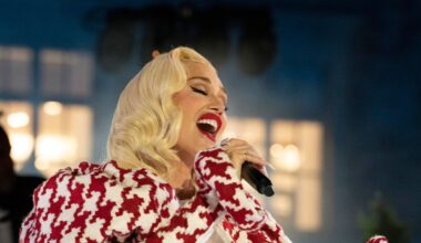 Gwen Stefani Dazzles With Disney Christmas Day Performance of “White Christmas”