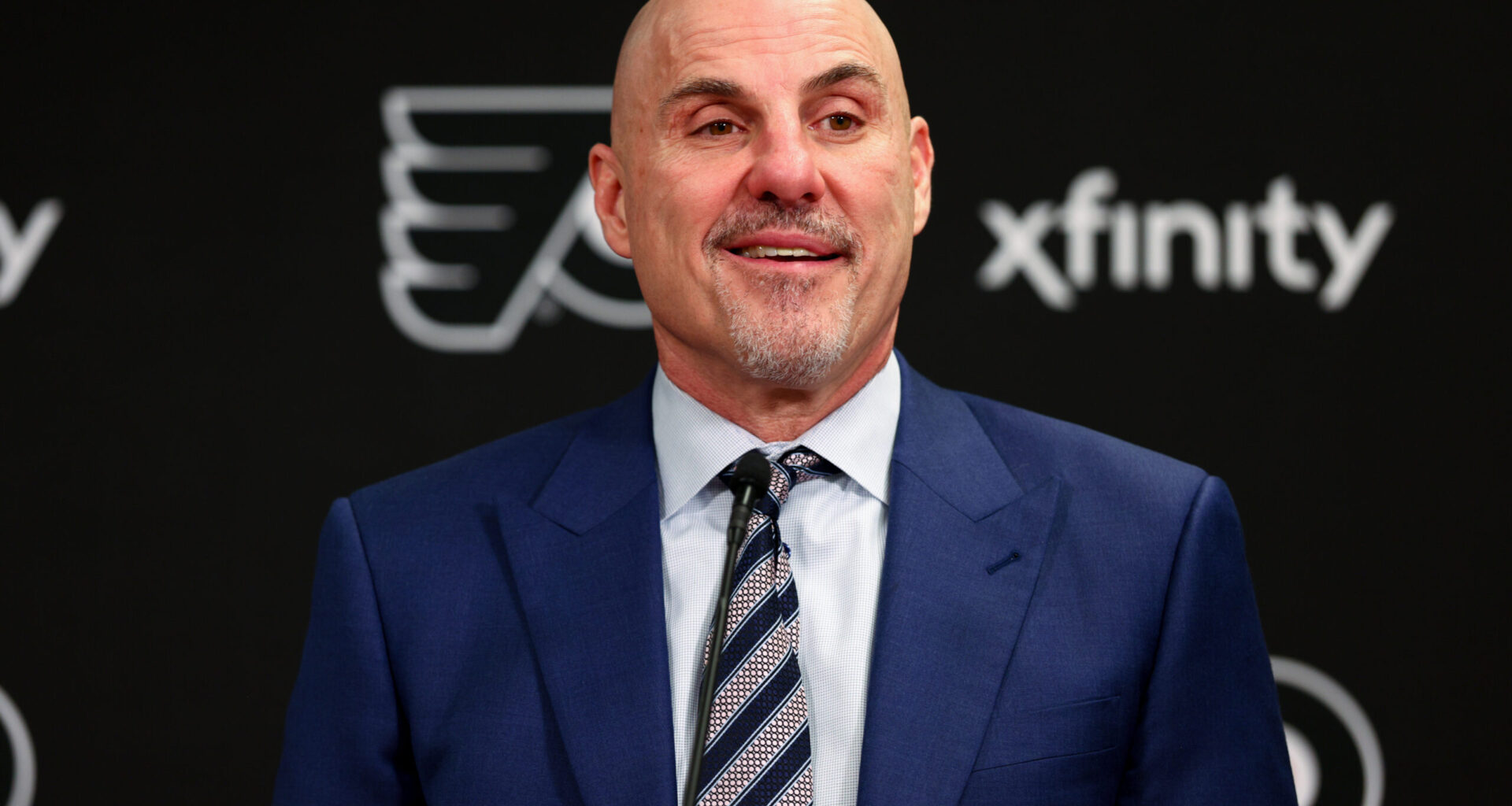 Rick Tocchet snaps back at Flyers fans who criticized player usage