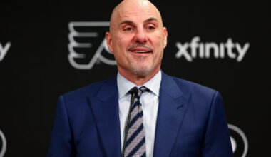 Rick Tocchet snaps back at Flyers fans who criticized player usage