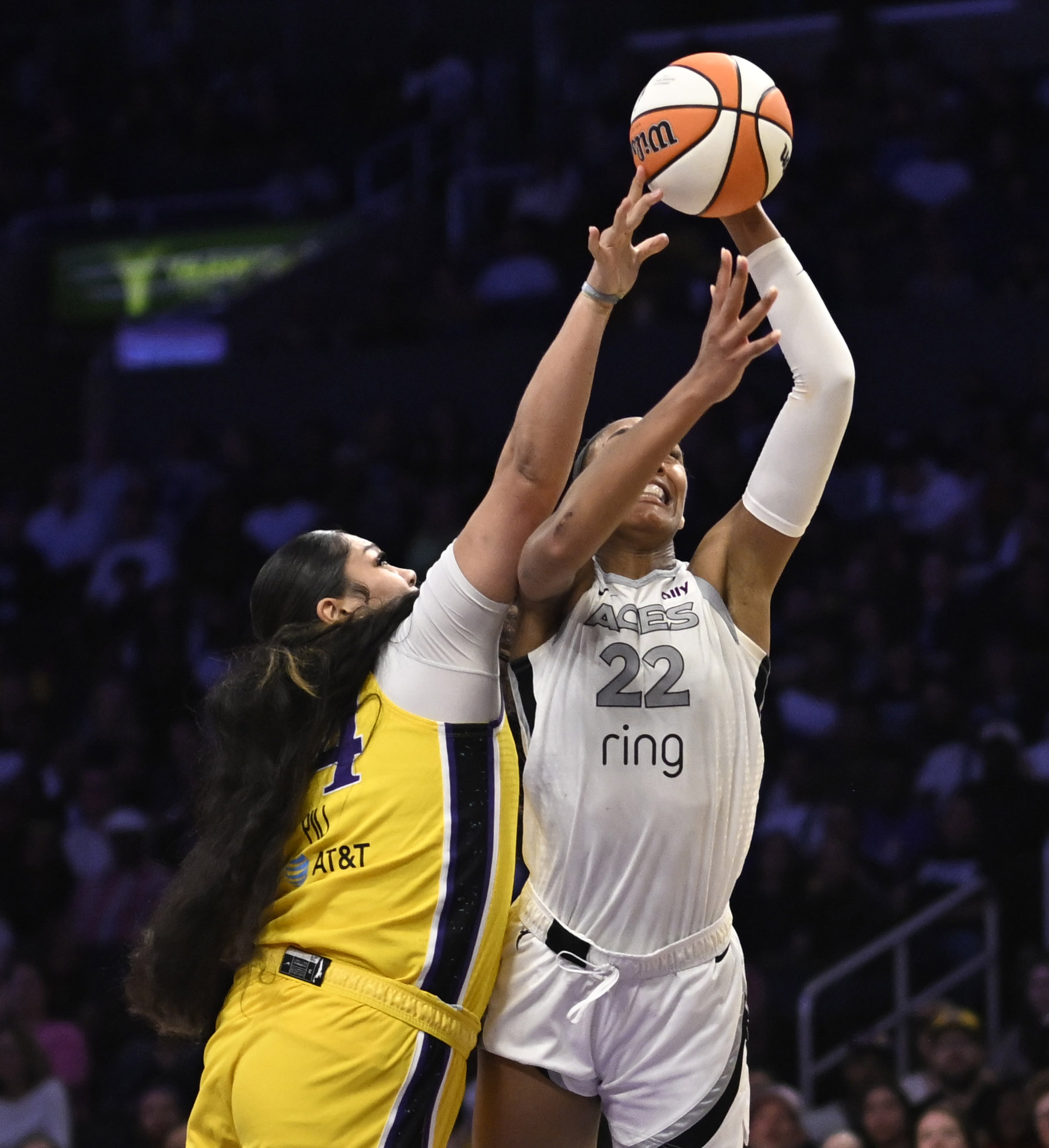 Sparks forward Alissa Pili, left, blocks a shot by Las...