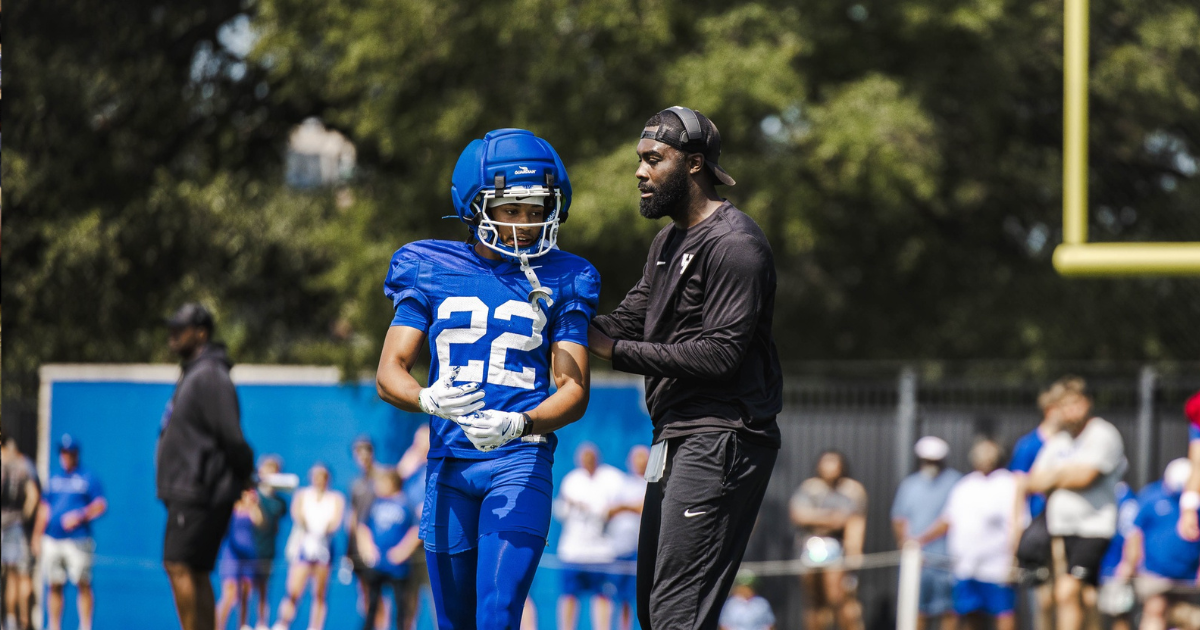 Purdue assistant coach Brad Lambert prior to the start of an NCAA football game between the Purdue Boilermakers and the Northwestern Wildcats, Saturday, Nov. 20, 2021 in Chicago. Pfoot Vs Northwestern (© Nikos Frazier / Journal & Courier / USA TODAY NETWORK)