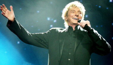 Barry Manilow announces lung cancer diagnosis