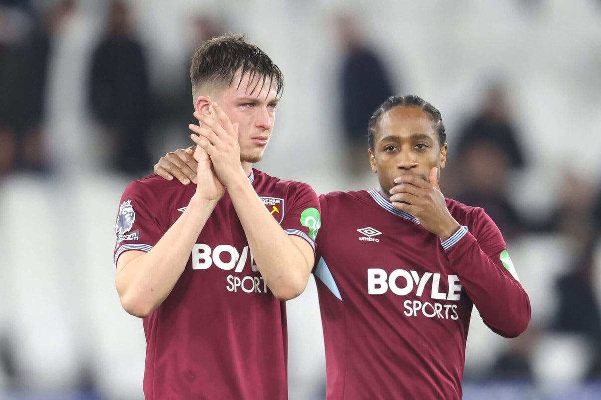 The image that summed up all that is wrong at West Ham