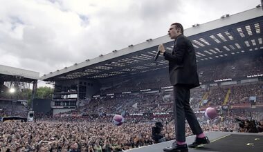 Yungblud sings Changes