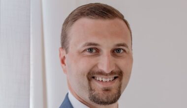 Financial adviser, national speaker shares power of 'no excuses'