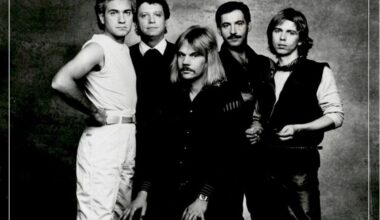 Why was Dennis DeYoung booted out of Styx?