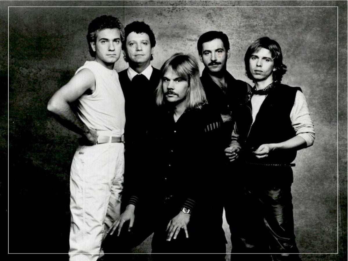 Why was Dennis DeYoung booted out of Styx?