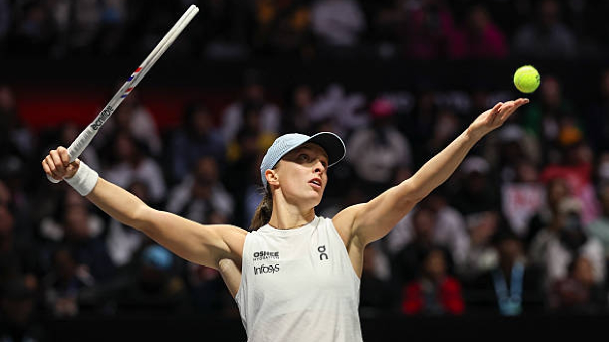 Swiatek reappears with a resounding victory against Rybakina and with changes in her game