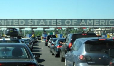 Canadians reluctant to cross border for holidays