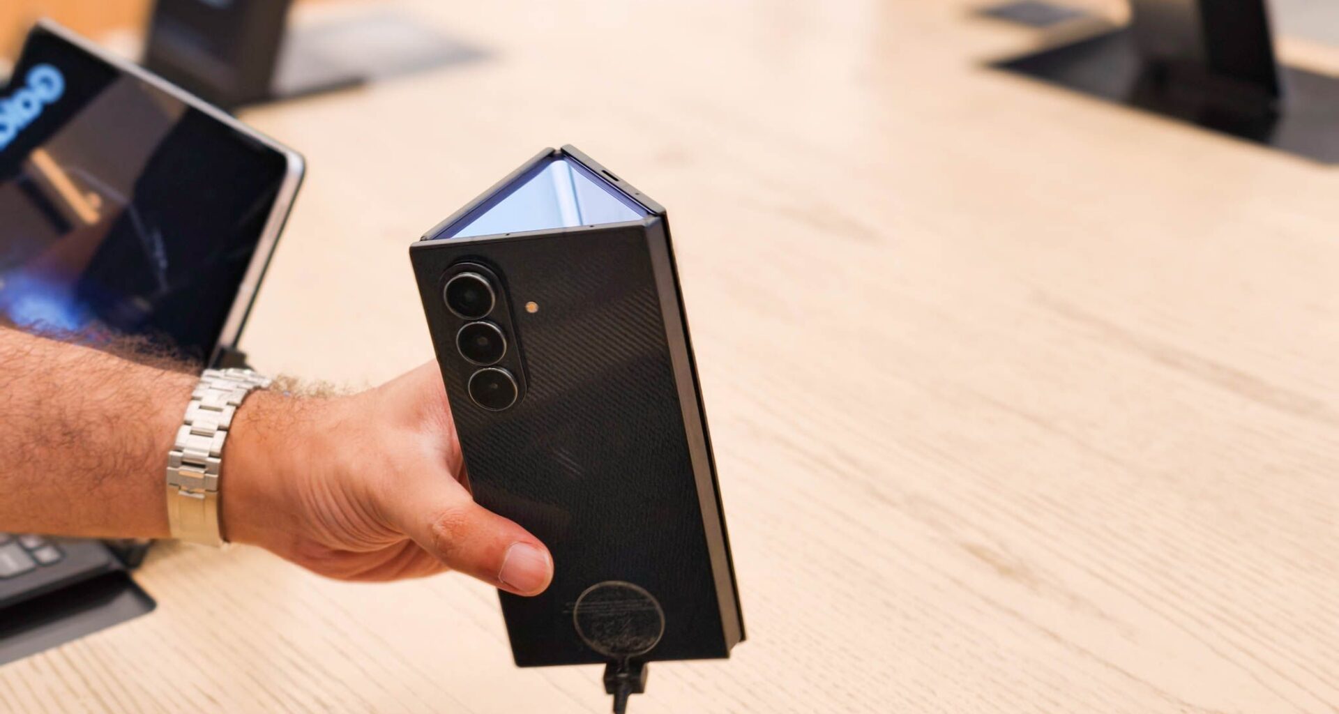 Does the Samsung Galaxy Z TriFold support wireless charging?